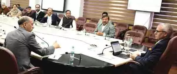 CM Omar अब्दुल्ला ने जम्मू-कश्मीर में प्रमुख जलविद्युत परियोजनाओं को शीघ्र पूरा करने का आग्रह किया