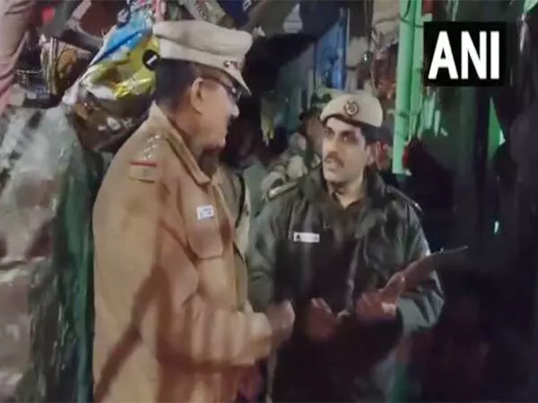 Delhi Police ने बांग्लादेशी घुसपैठियों की पहचान के लिए झुग्गी-झोपड़ियों में तलाशी अभियान चलाया