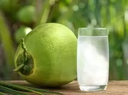 Coconut water: खाली पेट नारियल पानी पीने के फायदे, सेहत के लिए है वरदान