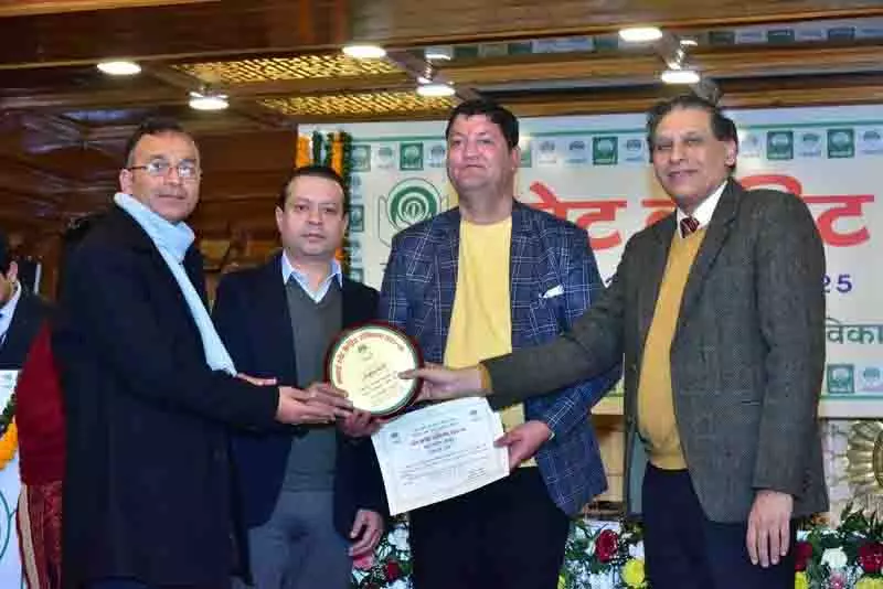 Himachal: बैंक को सर्वाधिक ऋण वितरण के लिए सम्मानित किया गया Himachal: बैंक को सर्वाधिक ऋण वितरण के लिए सम्मानित किया गया