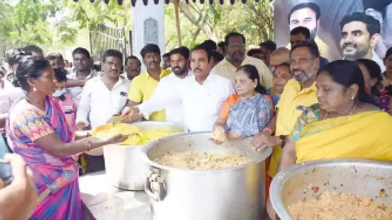 TDP नेताओं ने लोकेश का जन्मदिन उत्साह के साथ मनाया