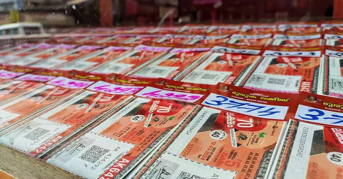 Kerala क्रिसमस-न्यू ईयर बंपर लॉटरी 33 लाख टिकट बिके पलक्कड़ सबसे आगे Kerala क्रिसमस-न्यू ईयर बंपर लॉटरी 33 लाख टिकट बिके पलक्कड़ सबसे आगे