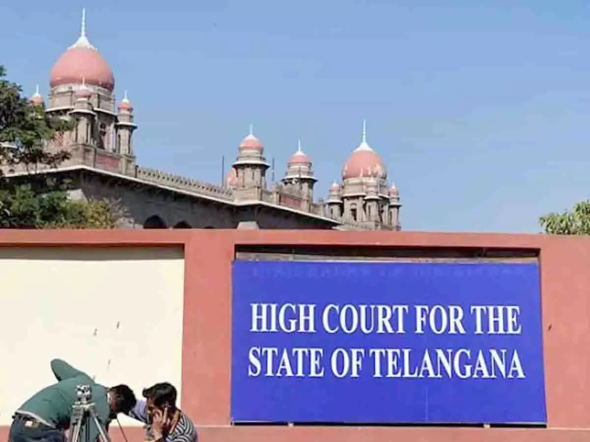 Telangana HC ने राज्य को BRS भूमि आवंटन पर सर्वेक्षण का जवाब देने का आदेश दिया Telangana HC ने राज्य को BRS भूमि आवंटन पर सर्वेक्षण का जवाब देने का आदेश दिया