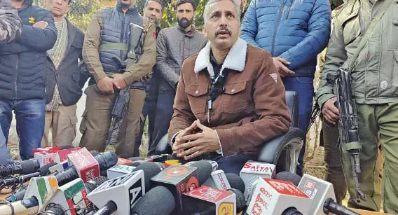 Javed Choudhary: स्थिति को संभालने में शीर्ष सरकारी अधिकारियों द्वारा कुप्रबंधन Javed Choudhary: स्थिति को संभालने में शीर्ष सरकारी अधिकारियों द्वारा कुप्रबंधन