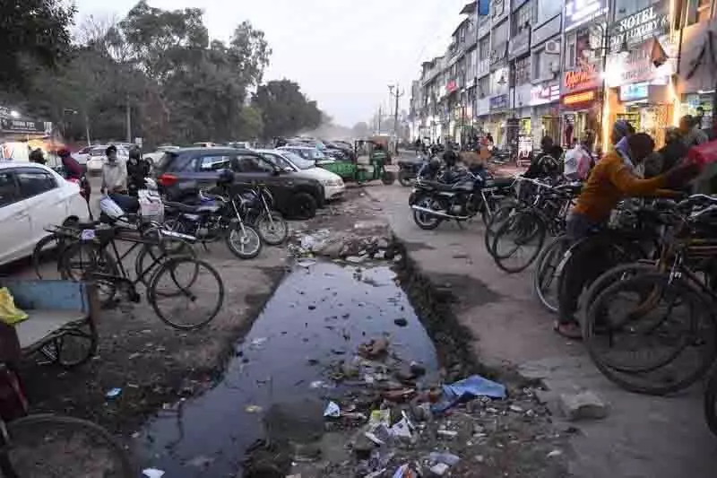 सड़क चौड़ीकरण की धीमी गति Mohali के दुकानदारों और स्थानीय लोग परेशान