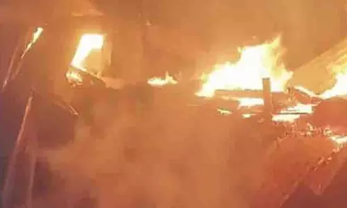 द्रास में आग से आवासीय मकान क्षतिग्रस्त हो गया द्रास में आग से आवासीय मकान क्षतिग्रस्त हो गया