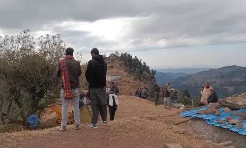बदहाल पीड़ित परिवारों के पशुओं की देखभाल कर रहे :12 से अधिक अधिकारी बदहाल पीड़ित परिवारों के पशुओं की देखभाल कर रहे :12 से अधिक अधिकारी
