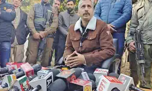 कुप्रबंधन द्वारा शीर्ष सरकारी अधिकारियों की स्थिति का खुलासा: आदरणीय जावेद चौधरी कुप्रबंधन द्वारा शीर्ष सरकारी अधिकारियों की स्थिति का खुलासा: आदरणीय जावेद चौधरी