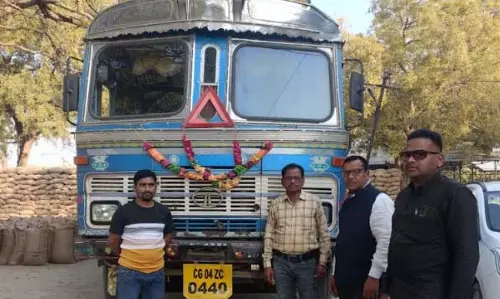 ट्रक से 280 कट्टा धान जब्त