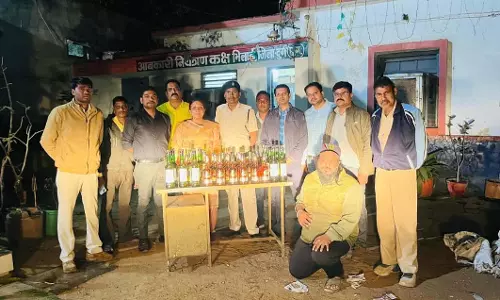 दुर्ग में शराब माफियाओं पर एक्शन, एमपी ब्रांड की शराब जब्त