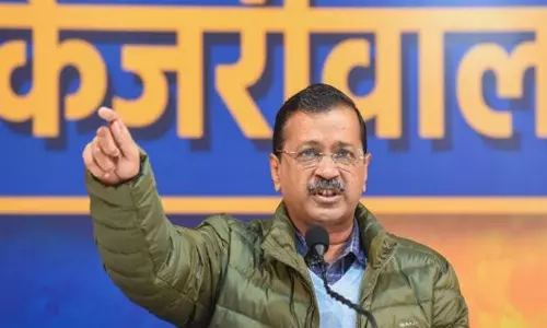 Kejriwal ने गुजरात सरकार पर निशाना साधा Kejriwal ने गुजरात सरकार पर निशाना साधा