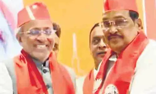 Ahmedabad Diary: भाजपा में फूट, ‘दलबदलुओं’ और वरिष्ठ नेताओं में टकराव Ahmedabad Diary: भाजपा में फूट, ‘दलबदलुओं’ और वरिष्ठ नेताओं में टकराव
