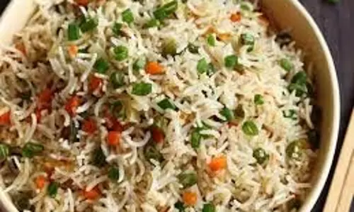 Recipe: जानिए वेज फ्राइड राइस की होटल रेसिपी Recipe: जानिए वेज फ्राइड राइस की होटल रेसिपी