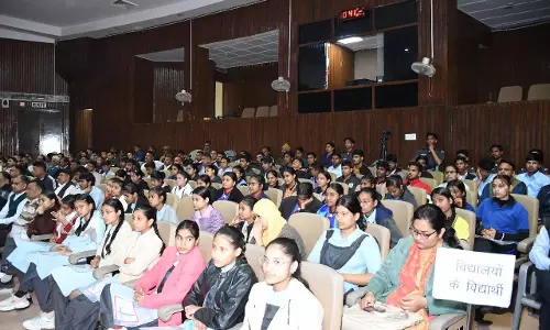 Jaipur: विषय विशेषज्ञों ने ट्रैफिक कर्मियों एवं विद्यार्थियों से किया संवाद Jaipur: विषय विशेषज्ञों ने ट्रैफिक कर्मियों एवं विद्यार्थियों से किया संवाद
