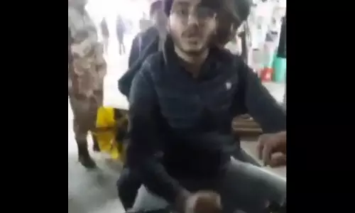 MLA के बेटे ने पुलिस से की बदतमीजी, दिखाने लगा धौंस