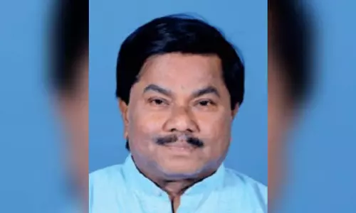Odisha: पूर्व बीजद विधायक ने दुर्घटना पीड़ित की जान बचाई Odisha: पूर्व बीजद विधायक ने दुर्घटना पीड़ित की जान बचाई