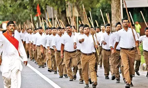 महाराष्ट्र: भाजपा, RSS स्वयंसेवक मंत्री के निजी सहायक महाराष्ट्र: भाजपा, RSS स्वयंसेवक मंत्री के निजी सहायक