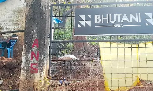Bhutanese इंफ्रा द्वारा पुलिस सुरक्षा के साथ मशीनरी लाने पर सैंकोले के स्थानीय लोगों ने किया विरोध Bhutanese इंफ्रा द्वारा पुलिस सुरक्षा के साथ मशीनरी लाने पर सैंकोले के स्थानीय लोगों ने किया विरोध