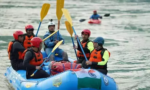Assam : कर्नल रणवीर सिंह जामवाल के नेतृत्व में ब्रह्मपुत्र नदी राफ्टिंग अभियान धेमाजी पहुंचा Assam : कर्नल रणवीर सिंह जामवाल के नेतृत्व में ब्रह्मपुत्र नदी राफ्टिंग अभियान धेमाजी पहुंचा