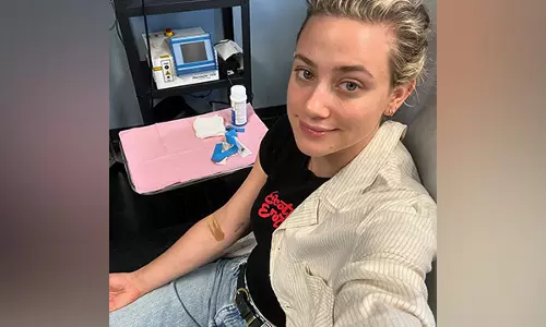 Lili Reinhart ने रहस्यमय बीमारी से अपनी लड़ाई के बारे में बताया Lili Reinhart ने रहस्यमय बीमारी से अपनी लड़ाई के बारे में बताया