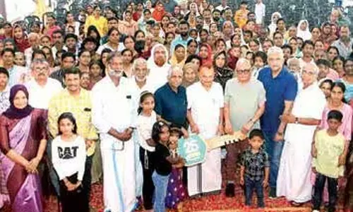 Kerala :  मातृभूमि-के चित्तिलापिल्ली फाउंडेशन ने नए घरों की चाबियां सौंपी