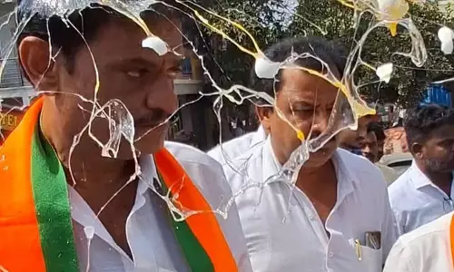 निर्वाचन क्षेत्र का अपमान मुनिरत्ना पर अंडे फेंकते-फेंकते थक गए: आरोपी का बयान निर्वाचन क्षेत्र का अपमान मुनिरत्ना पर अंडे फेंकते-फेंकते थक गए: आरोपी का बयान