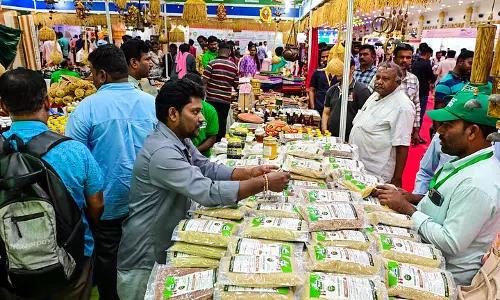 Karnataka: महल प्रांगण में अनाज, देशी किस्मों का अनावरण Karnataka: महल प्रांगण में अनाज, देशी किस्मों का अनावरण
