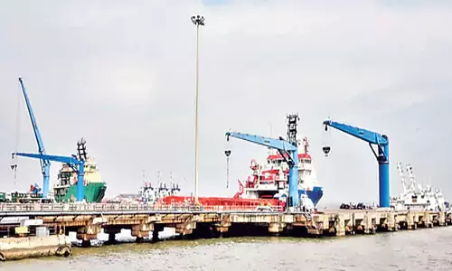 Andhra : 8 औद्योगिक शहरों को बंदरगाहों से जोड़ा जाएगा Andhra : 8 औद्योगिक शहरों को बंदरगाहों से जोड़ा जाएगा