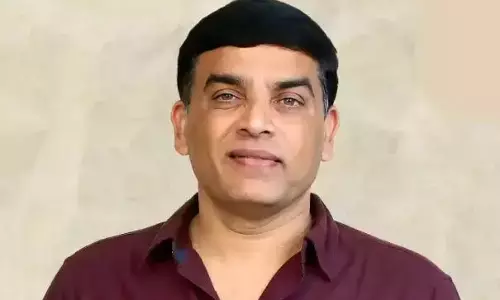 IT Raids: अधिकारी दिल राजू को एसवीसी कार्यालय ले गए