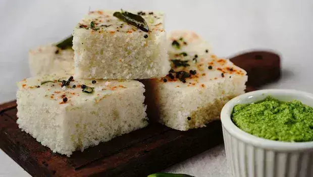 Breakfast के लिए परफेक्ट डिश है ओट्स ढोकला Breakfast के लिए परफेक्ट डिश है ओट्स ढोकला