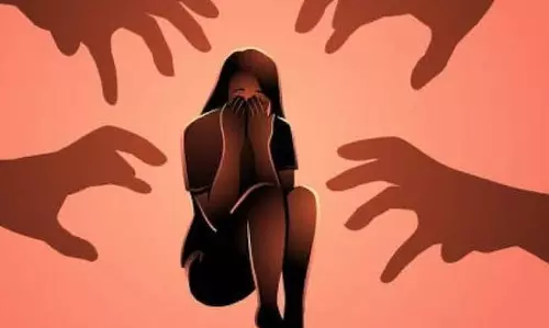 Odisha: बारगढ़ में एक व्यक्ति ने नाबालिग बेटी के साथ बलात्कार किया Odisha: बारगढ़ में एक व्यक्ति ने नाबालिग बेटी के साथ बलात्कार किया