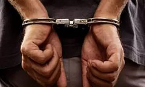Mumbai में 20 वर्षीय महिला से बलात्कार के आरोप में ऑटो-रिक्शा चालक गिरफ्तार Mumbai में 20 वर्षीय महिला से बलात्कार के आरोप में ऑटो-रिक्शा चालक गिरफ्तार