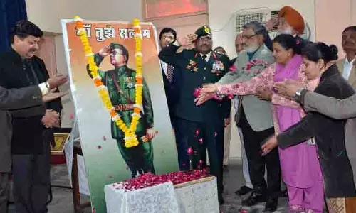 Jalandhar: शहर में नेताजी को श्रद्धांजलि अर्पित की गई Jalandhar: शहर में नेताजी को श्रद्धांजलि अर्पित की गई