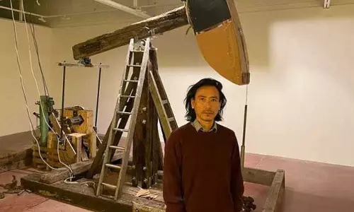 Nagaland में जन्मे कलाकार ने लंदन आर्ट फेयर 2025 में चमक बिखेरी