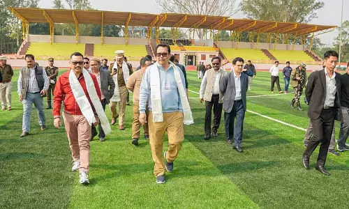 Arunachal के उपमुख्यमंत्री चौना मेन ने पाइनएप्पल फेस्ट में किसानों को समर्थन Arunachal के उपमुख्यमंत्री चौना मेन ने पाइनएप्पल फेस्ट में किसानों को समर्थन