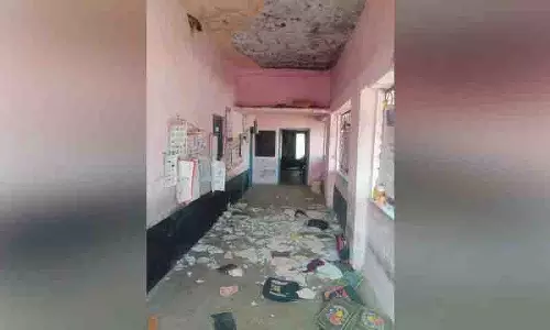 Sangareddy में आंगनवाड़ी केंद्र की छत गिरने से चार बच्चे घायल Sangareddy में आंगनवाड़ी केंद्र की छत गिरने से चार बच्चे घायल