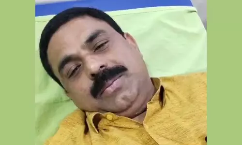 Kerala : अविश्वास प्रस्ताव में एलडीएफ के खिलाफ वोट करने पर पनामारम पंचायत सदस्य पर हमला Kerala : अविश्वास प्रस्ताव में एलडीएफ के खिलाफ वोट करने पर पनामारम पंचायत सदस्य पर हमला