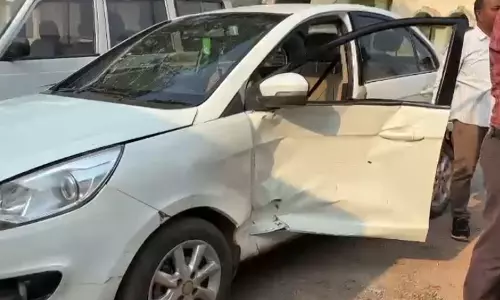 डिप्टी कलेक्टर हादसे का शिकार, हॉस्पिटल में भर्ती कराया गया