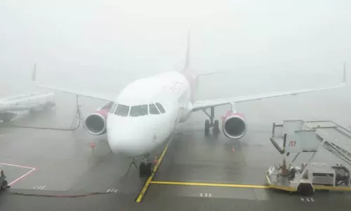 घने कोहरे के कारण Kolkata हवाई अड्डे पर लगातार दूसरे दिन भी उड़ान परिचालन बाधित