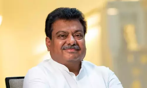 Industry Minister: दावोस शिखर सम्मेलन से जानबूझकर अनुपस्थित रहे