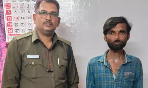 उरला का निगरानी बदमाश शराब बेचते गिरफ्तार