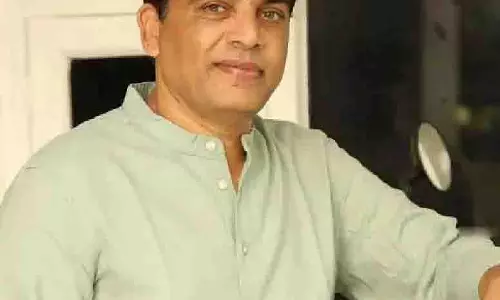 टॉलीवुड प्रोड्यूसर Dil Raju पर आयकर छापे चौथे दिन भी जारी टॉलीवुड प्रोड्यूसर Dil Raju पर आयकर छापे चौथे दिन भी जारी