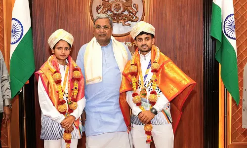 Karnataka: विश्व कप जीतने वाली गौतम और चैत्रा को सीएम ने किया सम्मानित Karnataka: विश्व कप जीतने वाली गौतम और चैत्रा को सीएम ने किया सम्मानित