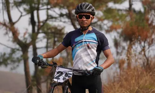Meghalaya के साइकिल चालक बंशानलांग ख्यलायत ने विभिन्न मंचों पर चमक बिखेरी Meghalaya के साइकिल चालक बंशानलांग ख्यलायत ने विभिन्न मंचों पर चमक बिखेरी