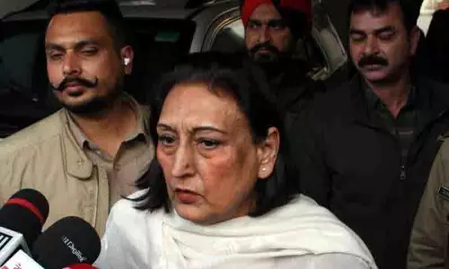 Ludhiana: फैक्ट्री मालिक ने लड़कियों को पीटा, ताला लगा दिया, महिला आयोग प्रमुख Ludhiana: फैक्ट्री मालिक ने लड़कियों को पीटा, ताला लगा दिया, महिला आयोग प्रमुख