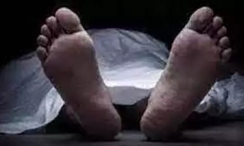 Giridih: इसरी में एनएच के सर्विस रोड पर पड़ा मिला युवक का शव Giridih: इसरी में एनएच के सर्विस रोड पर पड़ा मिला युवक का शव