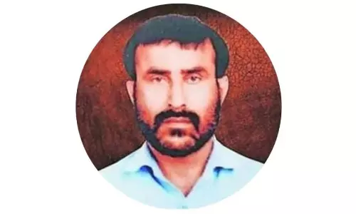 पूर्व सांसद किसनराव बांखेले के बेटे ने की आत्महत्या पूर्व सांसद किसनराव बांखेले के बेटे ने की आत्महत्या