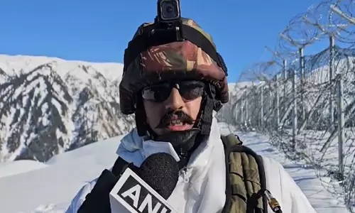 गणतंत्र दिवस से पहले बारामूला में LOC पर भारतीय सेना अलर्ट पर गणतंत्र दिवस से पहले बारामूला में LOC पर भारतीय सेना अलर्ट पर