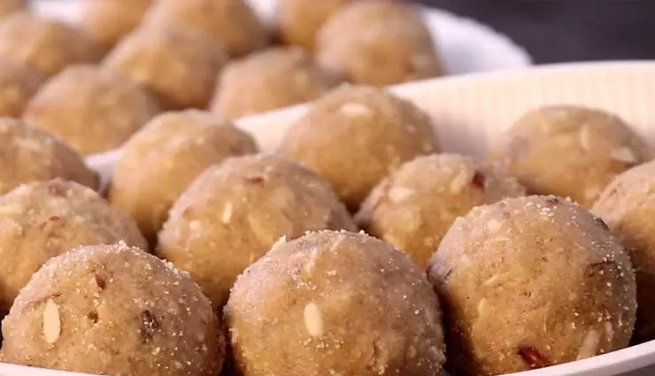 Flour Pinni: घर पर बनाएं आटे की पिन्नी