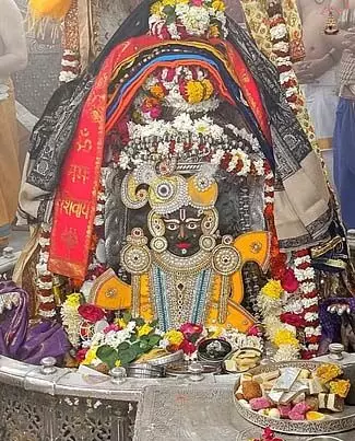 Ujjain: एकादशी पर श्री कृष्ण के रूप में सजे बाबा महाकाल